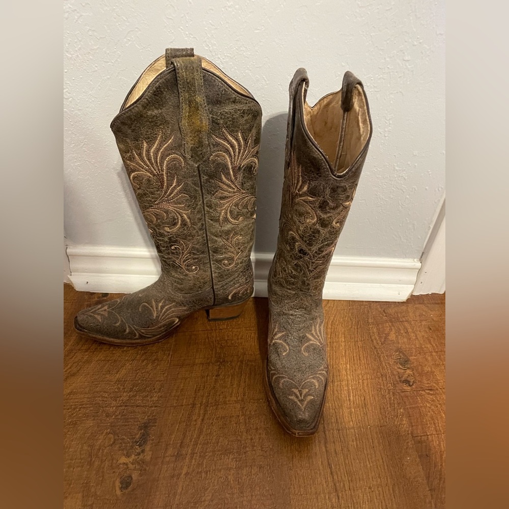 Corral Circle G women’s boots size 6